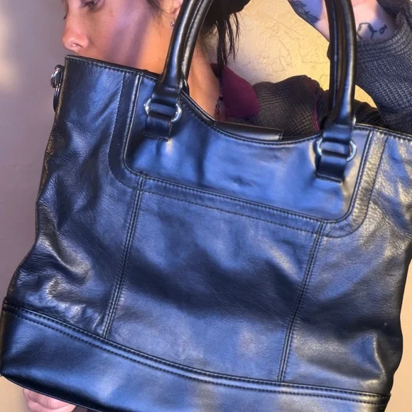 Elegant Tignanello Genuine Leather Black Tote Bag - Picture 2 of 6